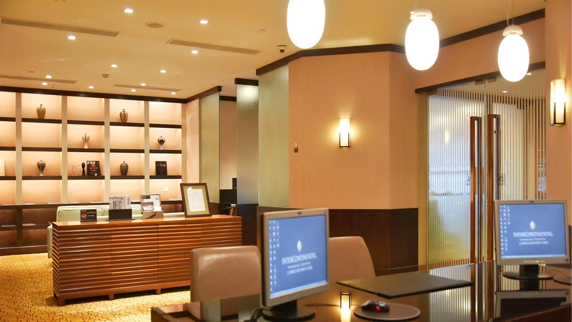 Intercontinental Shanghai Pudong By Ihg מראה חיצוני תמונה